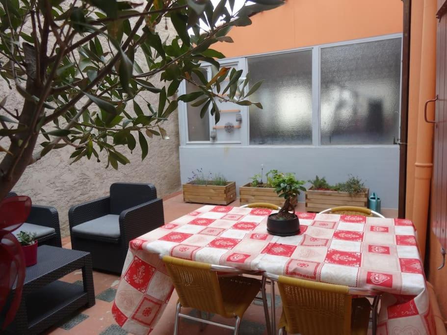 Appartement Spacieux Avec Grand Patio, 1Er Etage Sigean Extérieur photo
